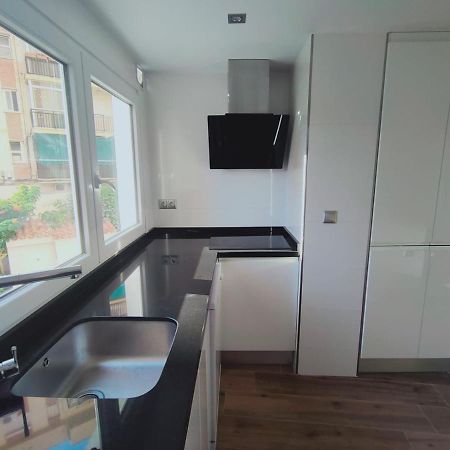 Beautiful Apartment In Third Line Beach Boliches フエンヒロラ エクステリア 写真