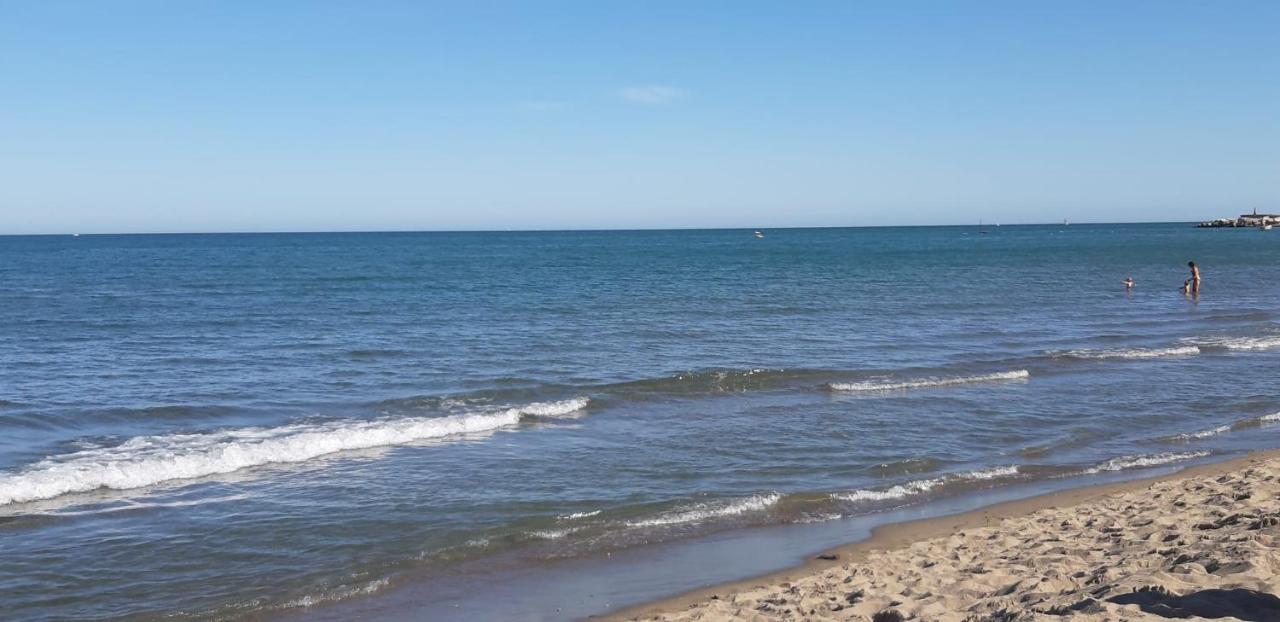 Beautiful Apartment In Third Line Beach Boliches フエンヒロラ エクステリア 写真