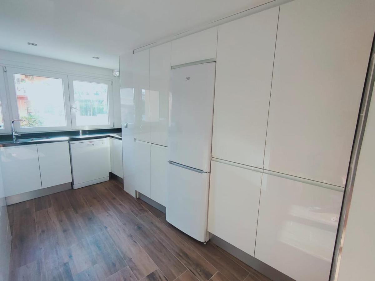 Beautiful Apartment In Third Line Beach Boliches フエンヒロラ エクステリア 写真