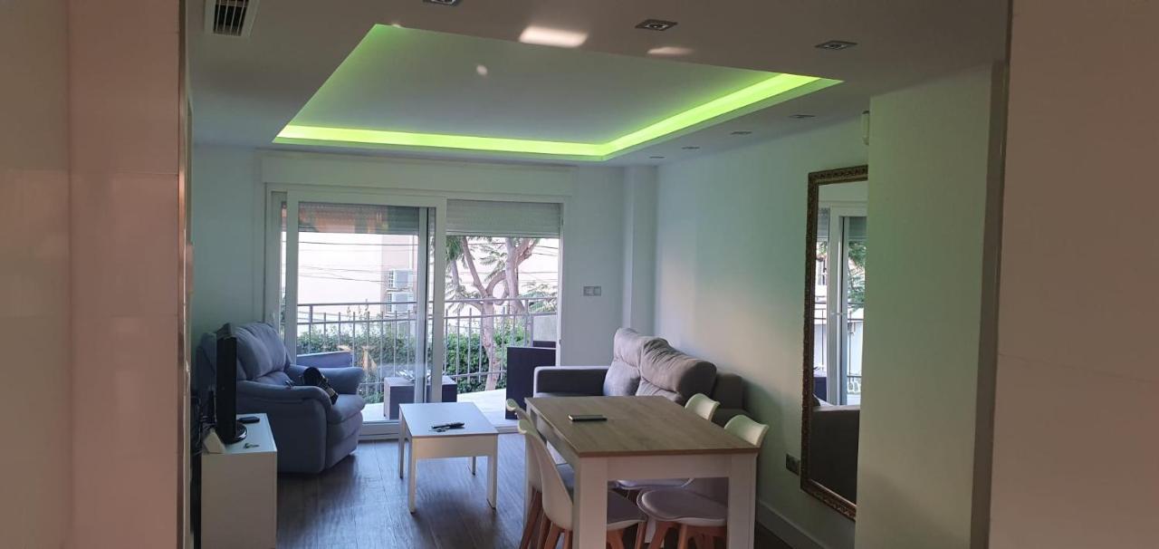 Beautiful Apartment In Third Line Beach Boliches フエンヒロラ エクステリア 写真