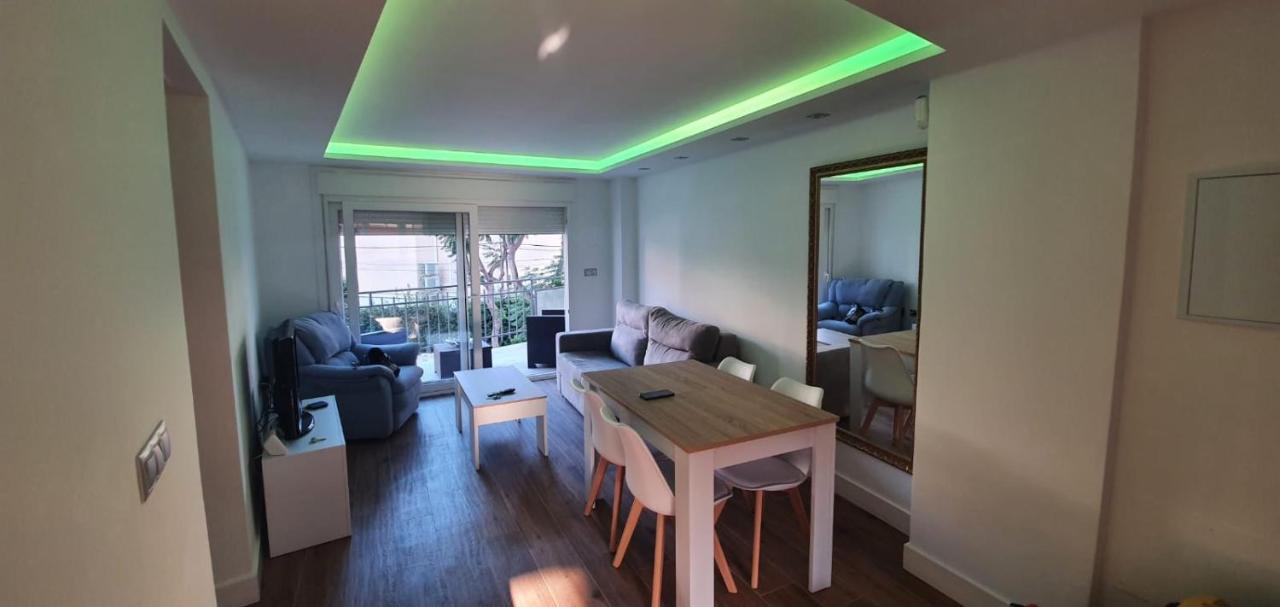 Beautiful Apartment In Third Line Beach Boliches フエンヒロラ エクステリア 写真