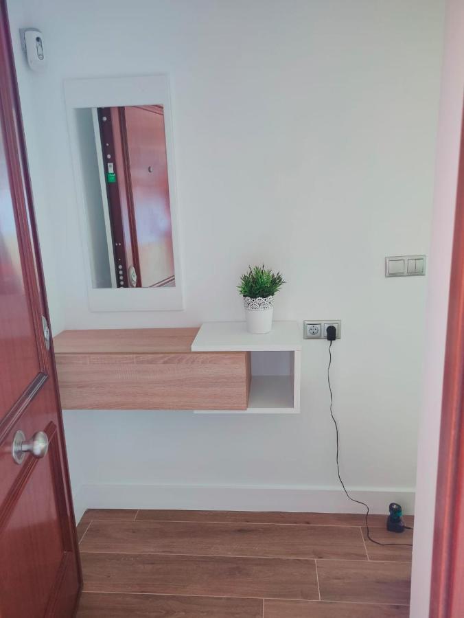 Beautiful Apartment In Third Line Beach Boliches フエンヒロラ エクステリア 写真