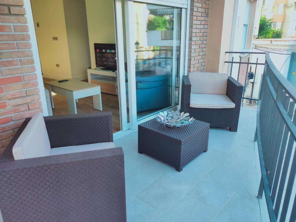 Beautiful Apartment In Third Line Beach Boliches フエンヒロラ エクステリア 写真