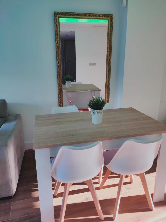 Beautiful Apartment In Third Line Beach Boliches フエンヒロラ エクステリア 写真