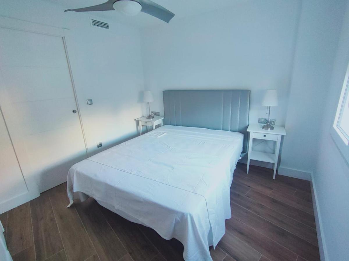 Beautiful Apartment In Third Line Beach Boliches フエンヒロラ エクステリア 写真